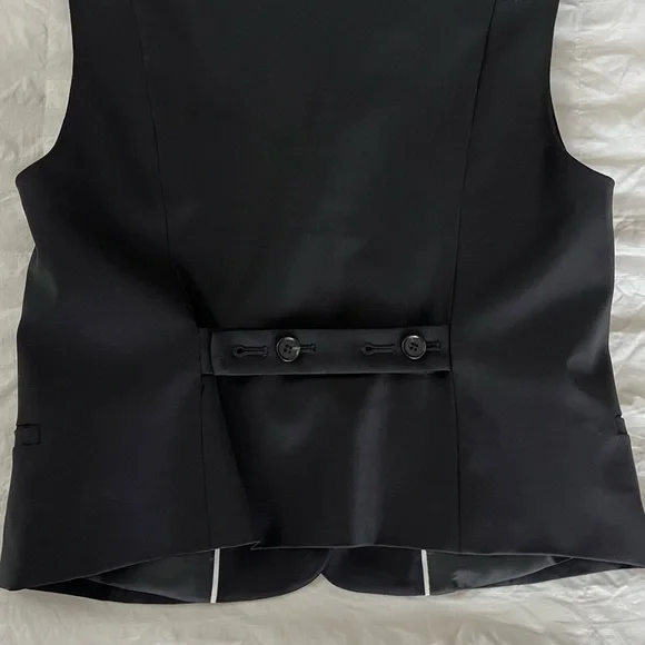 COS | Cropped Single-Breasted Waistcoat - Picture 11 of 15